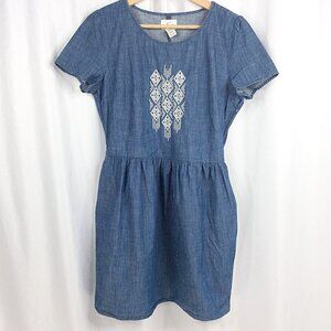 Levi's Women's Chambray Dress Size Medium Embroidered Aztec Western Short Sleeve